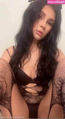 Kute Chloey [ kute-chloey ] - my feet are not the only thing i love showing off though 🥵
