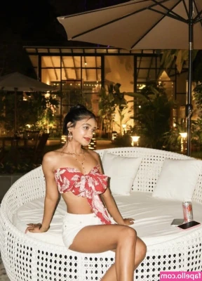 Ruchi Jadhav [ ruchi-jadhav ] - Ok, I understand these free trials etc mean free pics and free videos