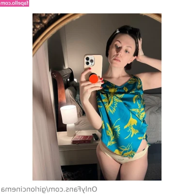  [ girl-on-cinema ] - Tanning bed always gets me so hot n bothered 😮‍💨😋 I get