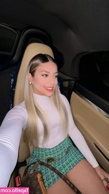 Carolina Paiva [ carolina-paiva ] - Pinch them .. 🤏