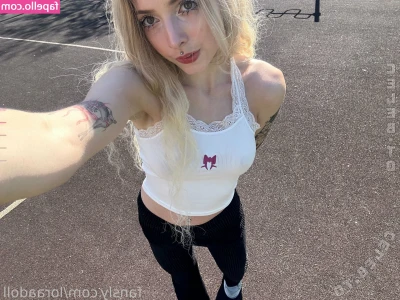 Lora Doll [ lora-doll ] - I want £20 for every rip there is in my jeans.