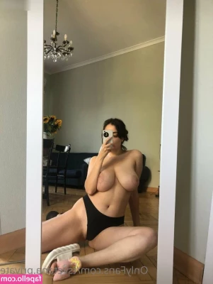 Tsvetana [ tsvetana-4 ] - Where's my foot lovers at?? A bit of baby oil feels so good.