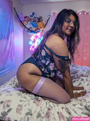 Malika - Come back to bed and play with me 😘💞