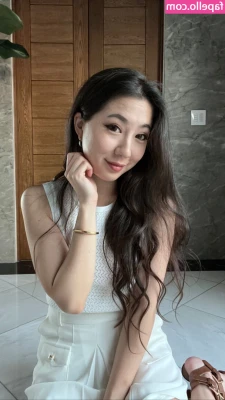 Fuslie (Leslie) [ fuslie-leslie ] - Big soft titties , look so hot wrapped around you cock 😉