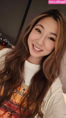 Fuslie (Leslie) [ fuslie-leslie ] - Me and you in my bed and freaky stuff 😈😈