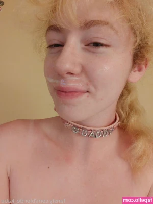blonde_katie [ blonde-katie ] - Sliding my pink glass dildo inside my wet cunt (video)