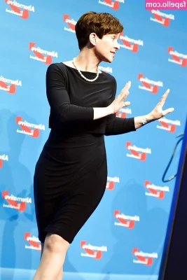 Frauke Petry [ frauke-petry ] - It a almost Halloween  Did you see my latest videos  HE HE HE
