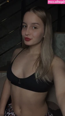 Teresa_Catty [ teresa-catty ] - Don't move now 😈