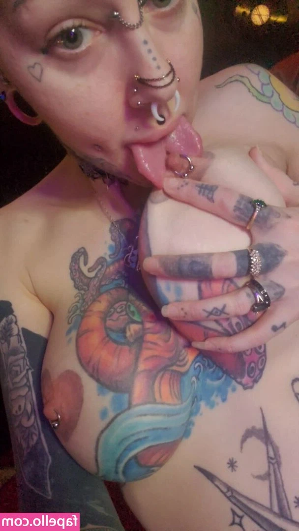 katanaonyxxxblack - I assume today is your "cheat day", so here is your dessert 🍰! 