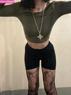 Shizelya - Like this if my ass makes you hard 🍆