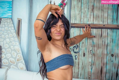 Melli Kay [ melli-kay ] - Get in between my legs