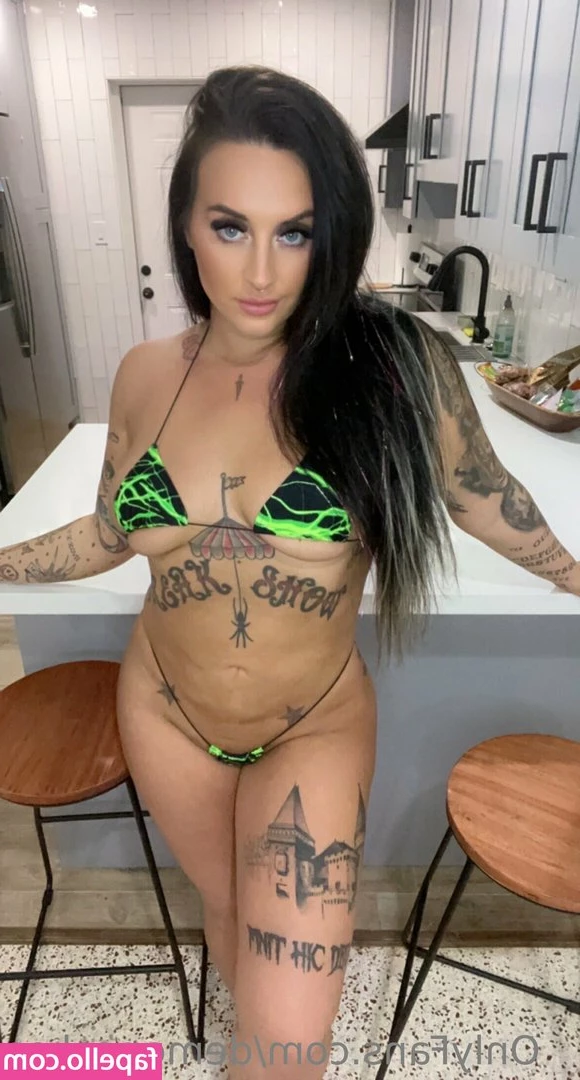 Demoncakes - Shine bright like a Diamond  shinynylons  nylonfetish  nylonlover