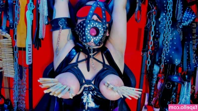 Sadistic-Aradia - Horny in the car. X