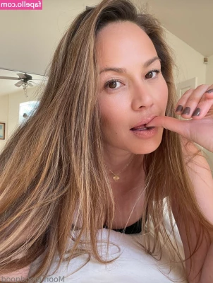 Moonbloodgood - Por delante o por detrás