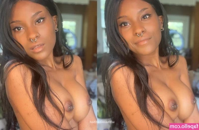 Bitesizedbrat - I think @raylanfrancoxxx and @rockhardoblack cocks look good in my