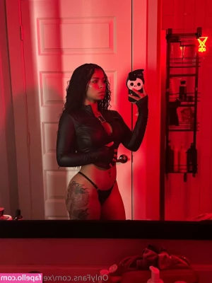 xenathewitch - Collection of full length pics  Drop me a tip to show me your