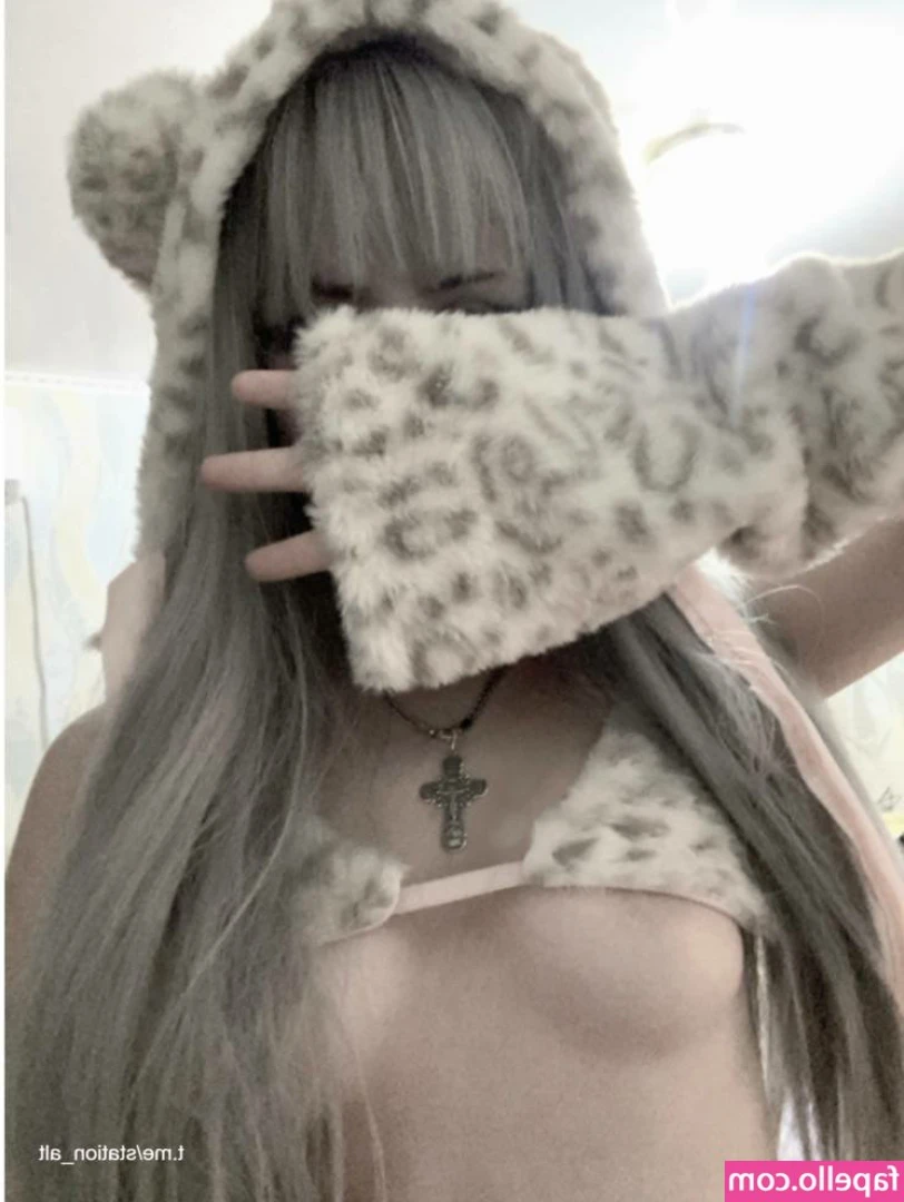  [ elona-berger ] - Wet pussy 🤤