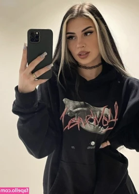 Bougebby - Hey you, cum here lemmie show you something...