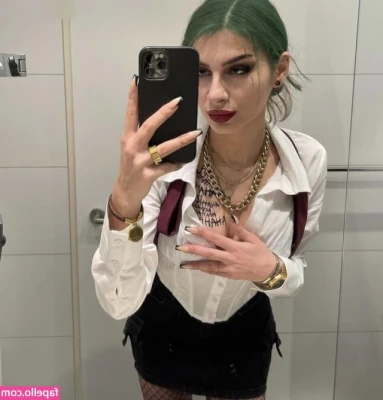 Bougebby - Happy Monday! May you daydream about my titties falling out of this