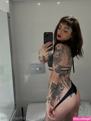Mariana Gimenez [ mariana-gimenez ] - Merry Christmas. Tell me what you want to see more of in the next