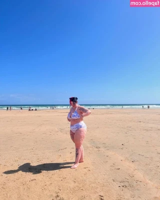 Chx_rliexo [ chx-rliexo ] - mmm some cute pix, a lil booty shaking clip, and a mythology video!!