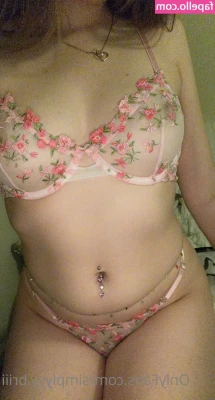 Simplyyy.briii [ simplyyy-briii ] - On cam all day