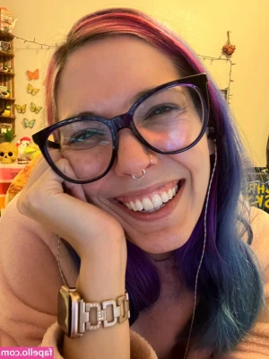 Christie Skylar [ christie-skylar ] - Happy hump day 💖