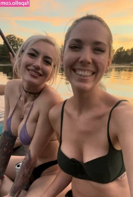 Christie Skylar [ christie-skylar ] - Just showing off my body because why the f@ck not? 😈