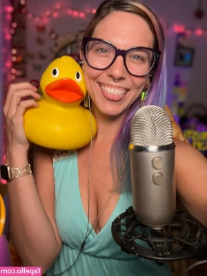 Christie Skylar [ christie-skylar ] - What’s your favourite thing to do in holiday?