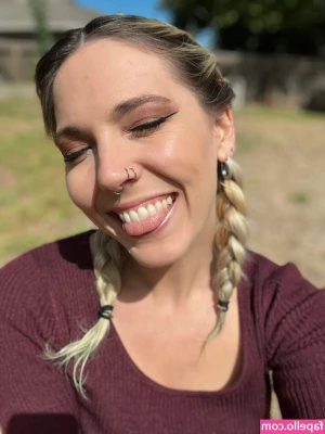 Christie Skylar [ christie-skylar ] - Hi there cutie <3