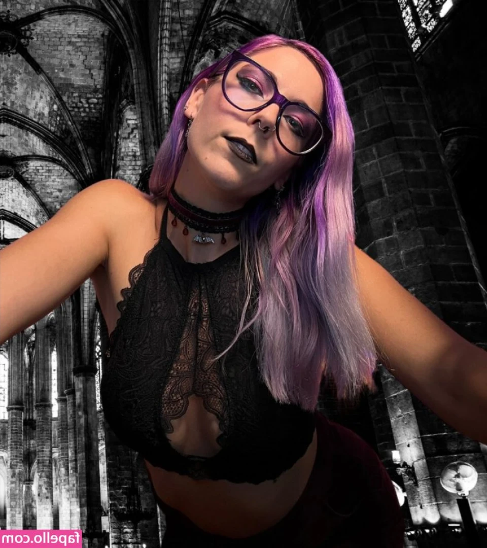 Christie Skylar [ christie-skylar ] - Check your dms for a three sum video