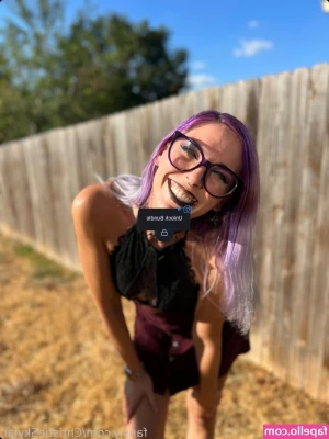 Christie Skylar [ christie-skylar ] - Feet + ass + fart= magic trio 👅💨🍑🦶🏻