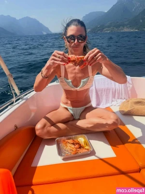 Danica Patrick [ danica-patrick ] - Passando pra desejar um bom dia bem gostoso 🔥