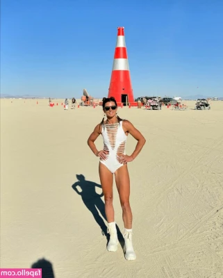 Danica Patrick [ danica-patrick ] - Do you like a chick in workout clothes?
