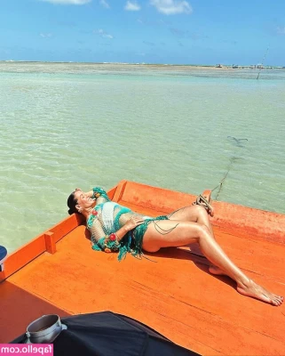 Monica Carvalho [ monica-carvalho ] - A quick dip in the water makes em tight
