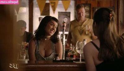Molly Ephraim [ molly-ephraim ] - Make the front and back bounce ;)