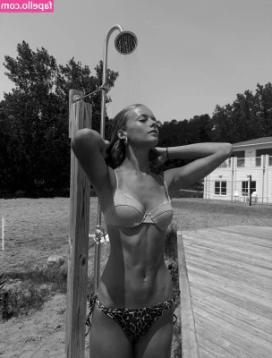 Maddy Poncher [ maddy-poncher ] - The biggest mystery to solve is why there is no cum on my titts yet...