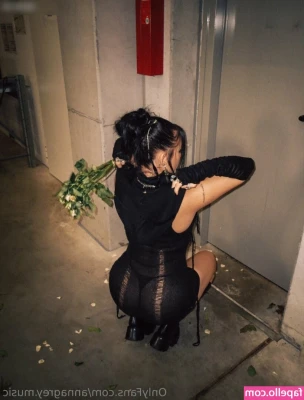 Anna Grey [ anna-grey ] - I think I need to be taught a lesson or two… 👀🤐