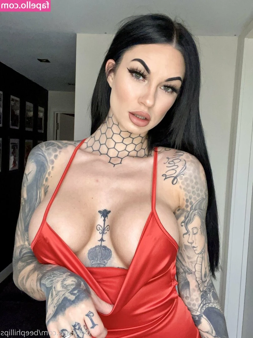 Bee Phillips [ bee-phillips ] - A little nectar never hurt nobody ✌🏻👅