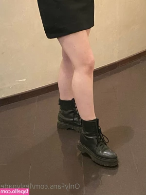 leslynade - bottoms being sent out to their new losers home 😌💦🤤