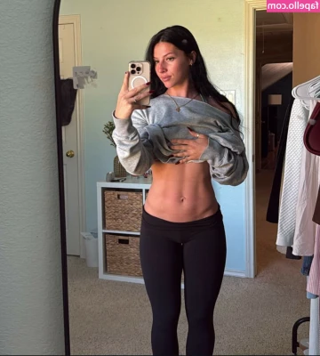 Allison Royalty [ allison-royalty ] - Beautiful day to show off my big belly.