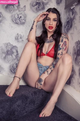 Shannon Whyte [ shannon-whyte ] - hey babes thanks for baring with me as i get relocated! my new space