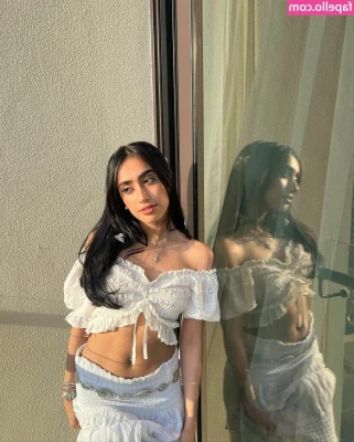 Kanzah Osman [ kanzah-osman ] - Groovy , naughty and ready 😈