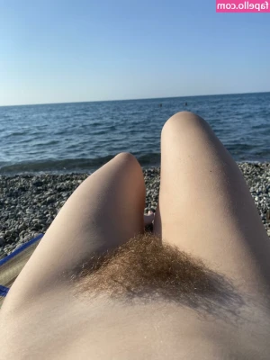 Abby_girl [ abby-girl ] - These titties won't wait for long!! 😏 Send me a DM before someone