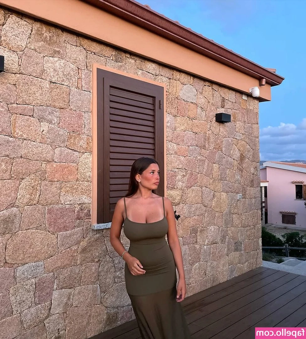Silvia Mulas [ silvia-mulas ] - Still haven't figured out if this site is even going to pay me but