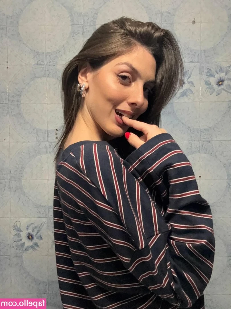 Martina Arcieri [ martina-arcieri ] - Would you let me pull you in? 😇