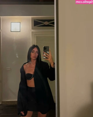 Camilla Marchioni [ camilla-marchioni ] - I think I have a new fetish, any ideas what it is? Send me a DM 😈