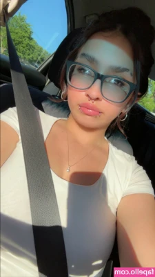 karmindy.thrasher [ karmindy-thrasher ] - Resting my titties 🥰 happy Sunday 💋