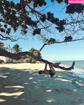 Juliana Paiva [ juliana-paiva ] - Hehhe there go the bottoms! Wanna skinny dip?!