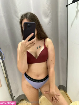 Littlecutenika - Who wants to rub tanning lotion on me 🧴 💦